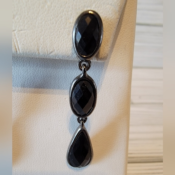 A3 Black Stone Pierced Dangle Earrings - Picture 2 of 2